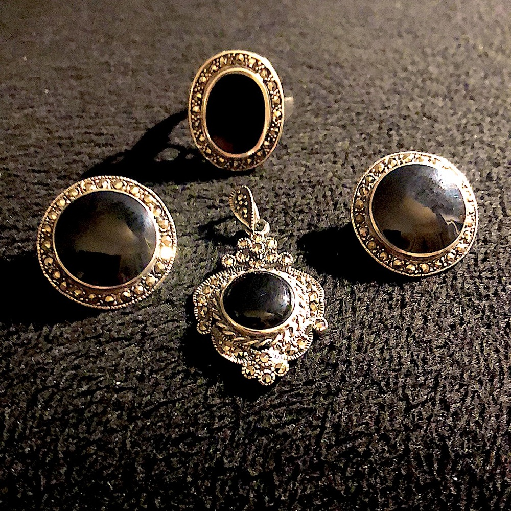 Silver marcasite set of earrings, ring, pendant with onyx